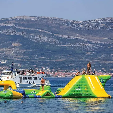 Dom wakacyjny Cozy In Arbanija With House Sea View Trogir