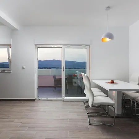 Nine-bedroom In Arbanija Casa vacanze