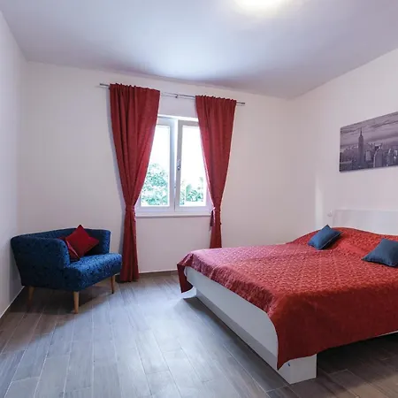 Nine-bedroom In Arbanija Casa vacanze Traù