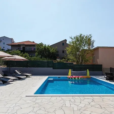Nine-bedroom In Arbanija Traù