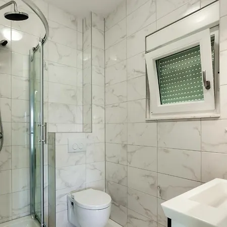 Casa vacanze Nine-bedroom In Arbanija Traù
